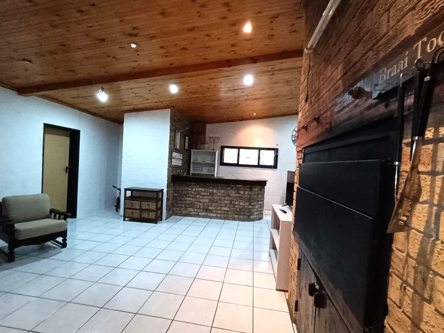 To Let 4 Bedroom Property for Rent in Avondale Western Cape